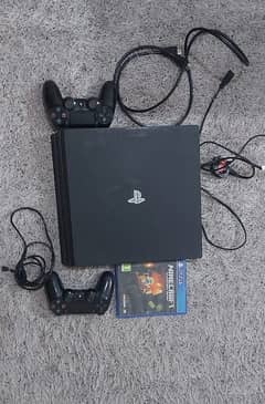 Ps4 pro 1 Tb with two controllers + Minecraft Cd