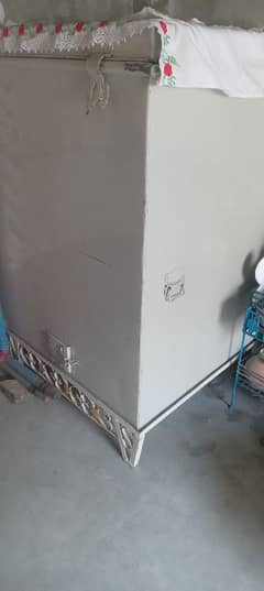 Wheat storage box (پڑولا)