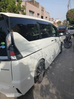 Nissan Serena 2019