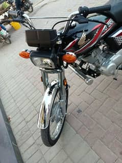 Honda 125 Blake color good condition lush applied for urgent for sale
