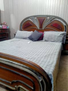 BED AND DRESSING