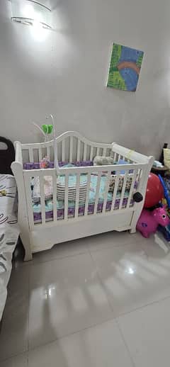 WHITE BABAY COT
