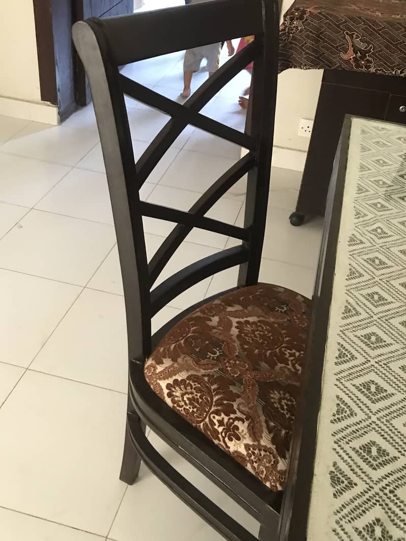 Dinning table only 5 month use 3