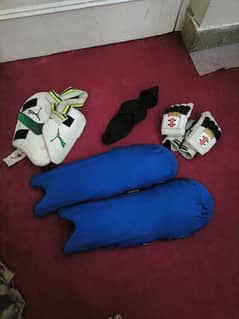 cricket kit ka saman hai Kafi achi quality mai