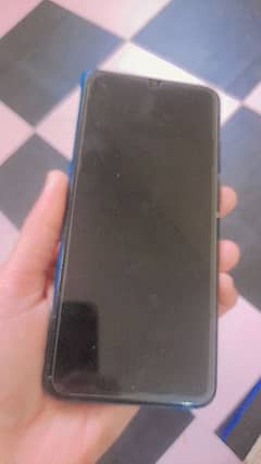 selling my Huawei y6p with box