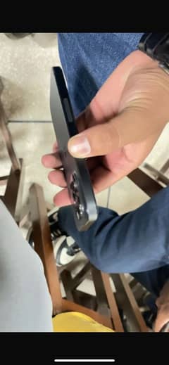Iphone 15 pro (98% Health)