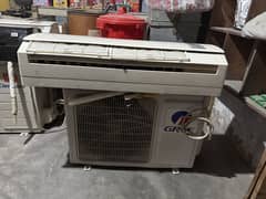 1.5 Ton split Ac in new condition 10 by 10