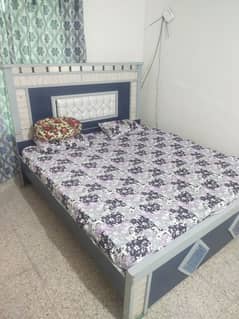 queen size bed neat n clean
