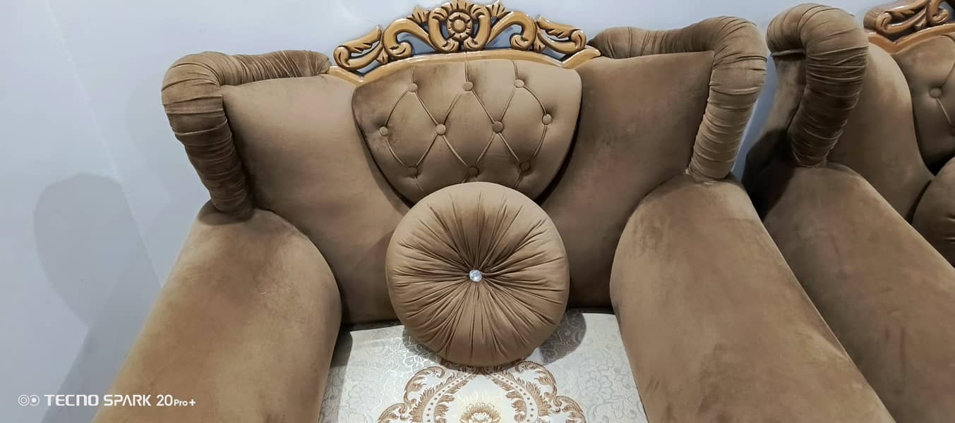 new 5 seater sofa with 2 side table and one main table 3