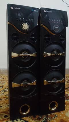 Classic 1+ Bluetooth Speakers Only 1 month Used