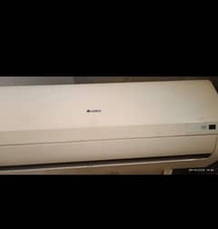 1 ton Gree  split AC good  condition