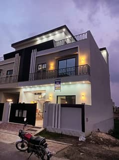 5 marla beautiful brand new house fot sale in E block Central Park Housing Scheme Lahore
