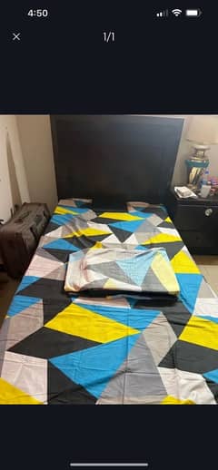 2 single bed with side tables