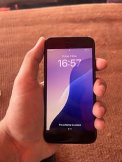 Apple iPhone SE