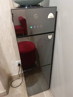 Pell water dispenser