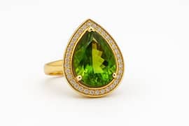 Luxurious Green Gemstone Ring