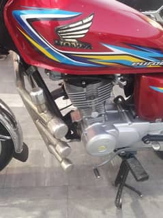 Honda 125  model 15 urgent sale bike lush condition