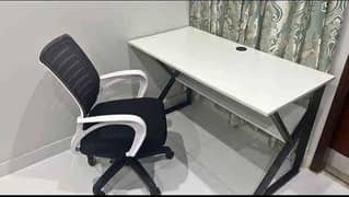 18 Guage Table And Chair New For Sale