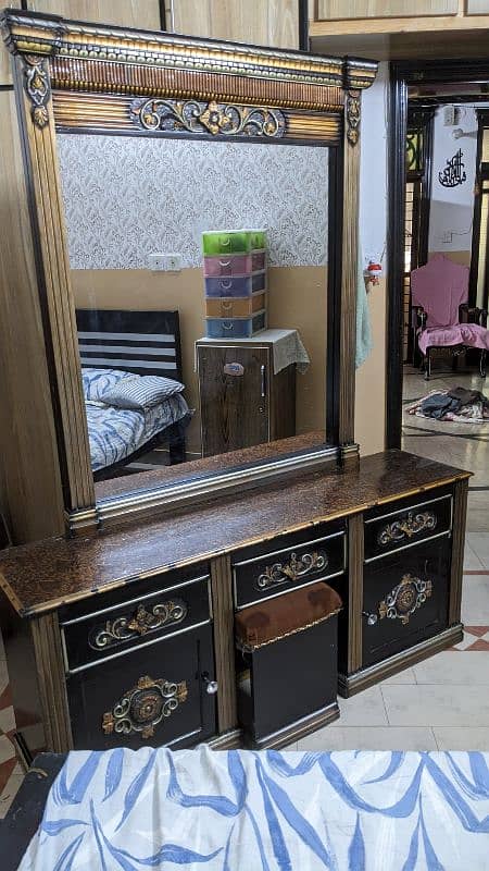 1 Dressing Table with Large Mirror 5