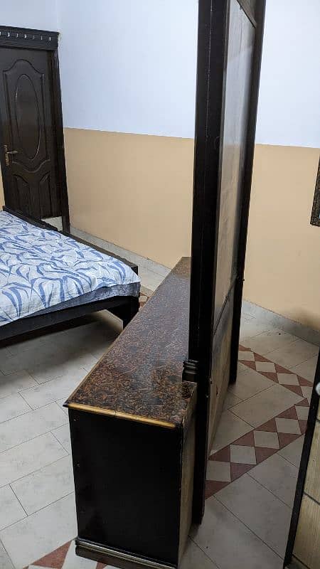 1 Dressing Table with Large Mirror 6