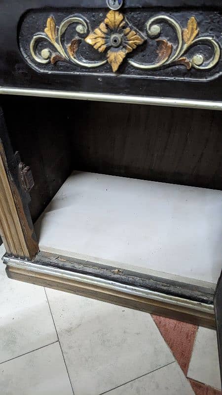 1 Dressing Table with Large Mirror 8