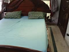 King size bed