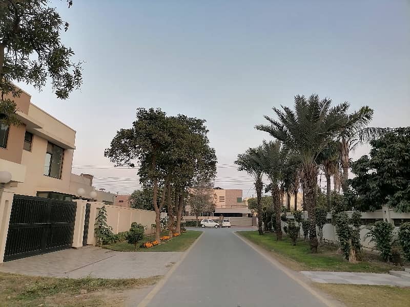 1 KANAL PLOT FOR SALE PLOT E BLOCK NEAR MASJID PARK 4