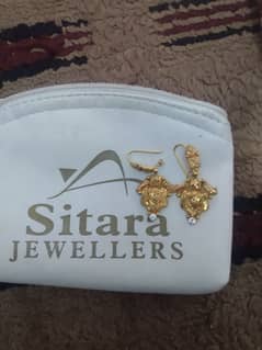I m selling my 22 karat gold ear rings 4 grams