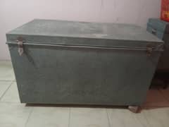 peti used to store kambal and other thing 5 feet