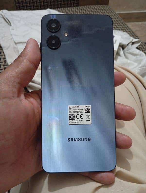 bulkul new mobile hai A06 abie sirf open Kay hai 1