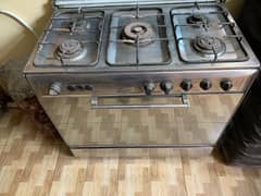 5 stove oven with glass door and glass top in very good condition