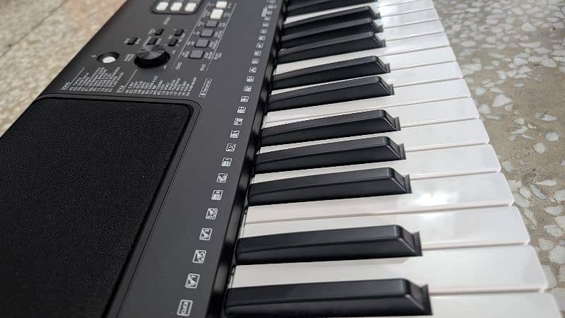 Yamaha PSR E373 6