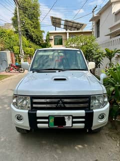 Mitsubishi Mini Pajero 2012 pearl white