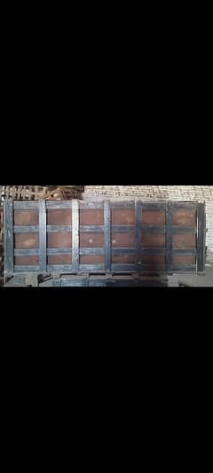 crates