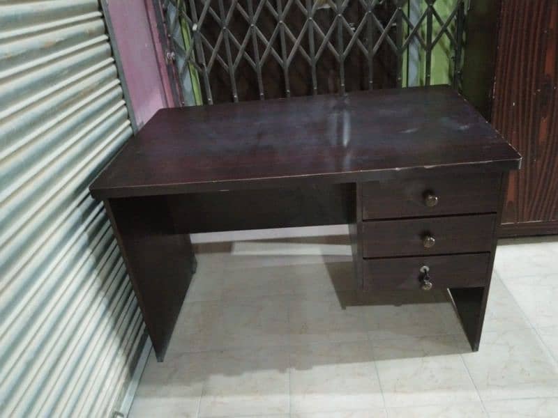 there are 2 tables of same size 3