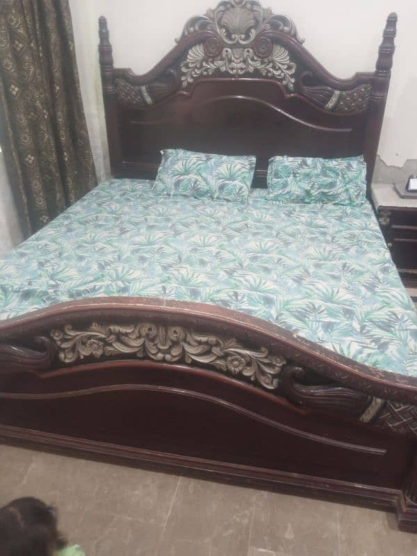 Bed with side tables 0