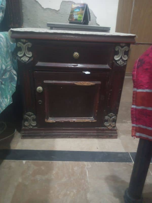 Bed with side tables 3