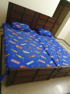 2 single beds for sale without mattresses