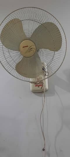 Fan for home useage buhat achi hawa only ised for 3 mon