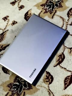 Thoshiba Dynabook az75UG i7 6th gen 8/256