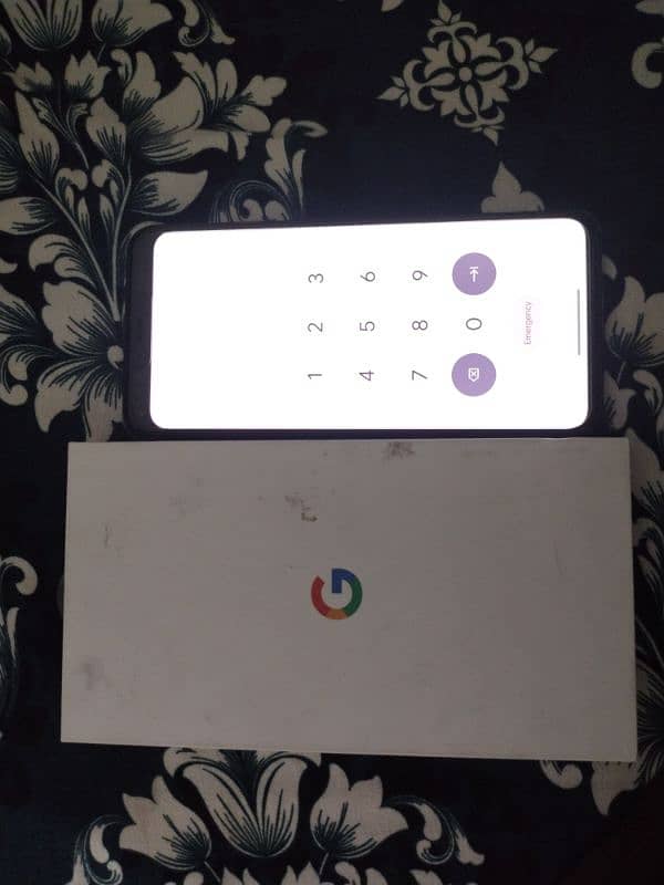 google pixel 4xl new condition phoneWith Box 10by10 3