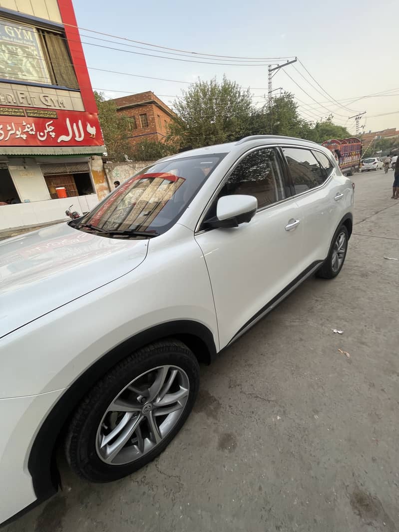 MG HS 2021 10