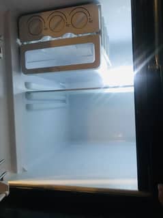 DOUBLE FRENCH DOOR&TOP MOUNT REFRIGERATOR 900 Series MODEL(DFD 900 GD)