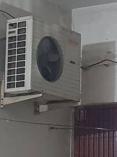 simple spit ac singer full working condition
