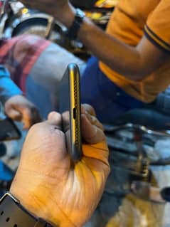 i phone 11 10/10 condition