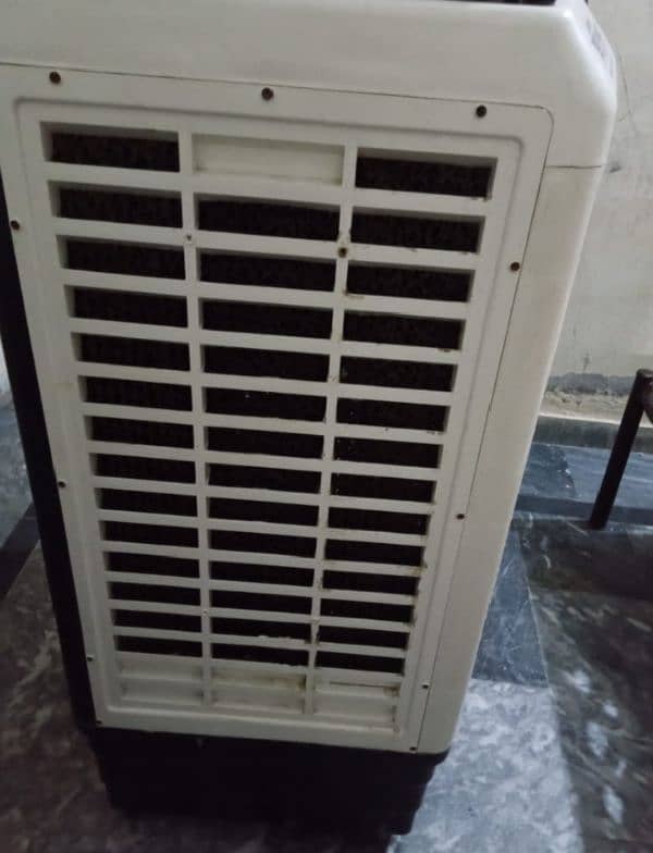 Full size cooler in use with ice boxes 1