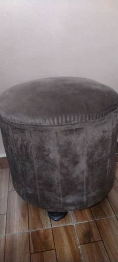 6 pieces stools for sell in brown color