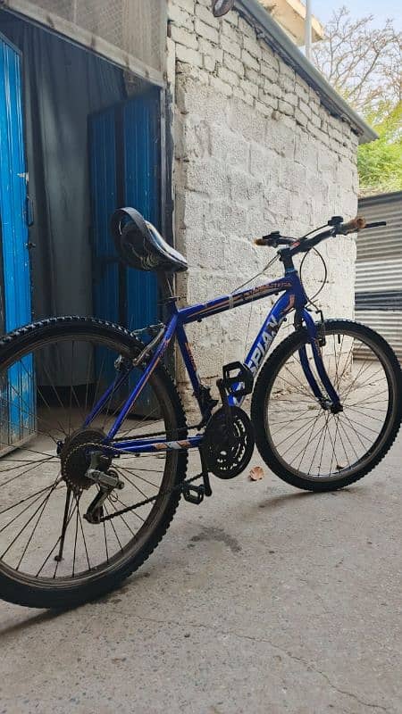 Cycle available in very good condition with gears 1