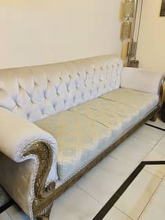 7 SEATER OFF WHITE SOFA SET (urgently selling contact if serious)