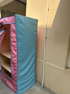 Kid storage unit and 2 lamps in a brand new condition